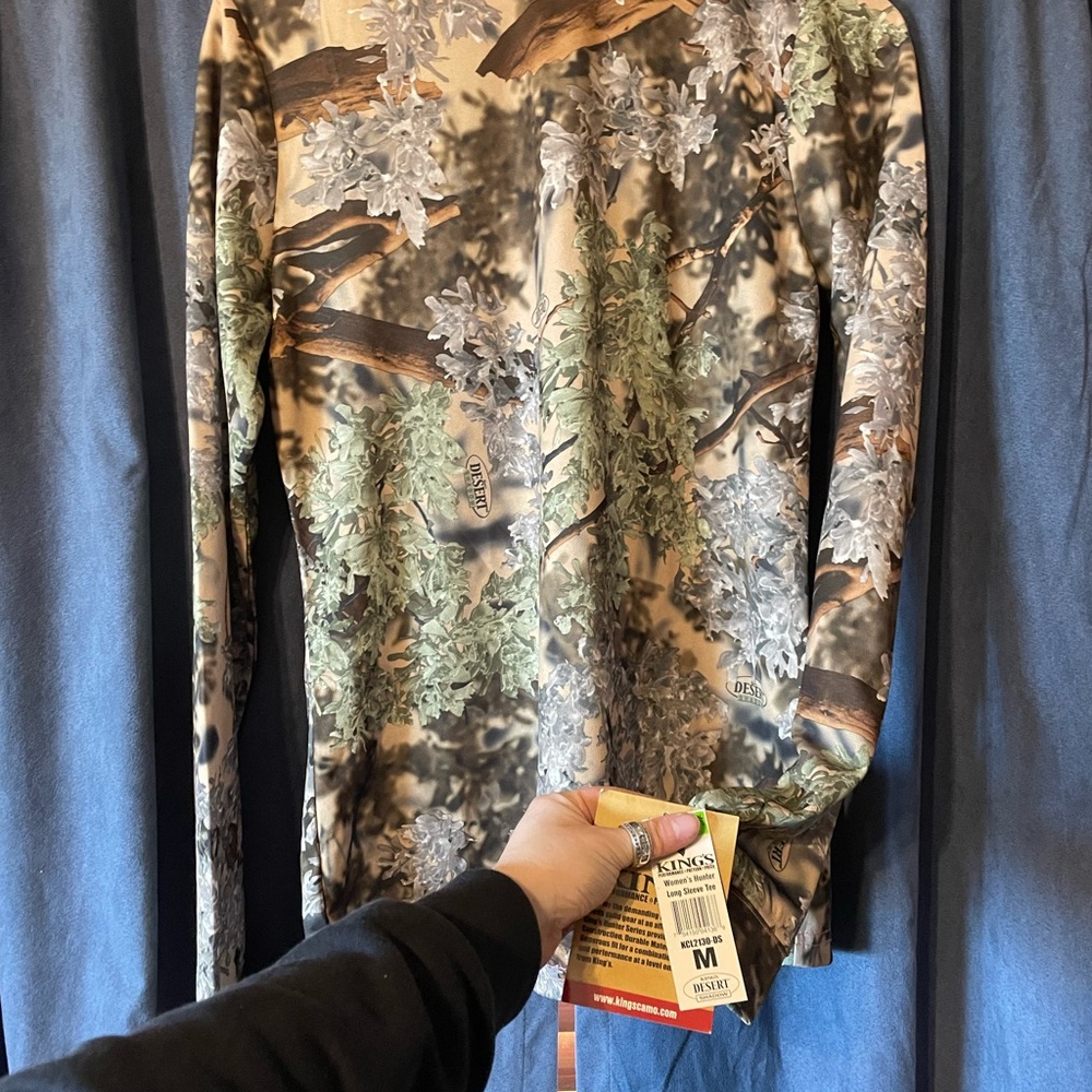 Women’s King’s Camo top layer - size m NEW WITH TAGS